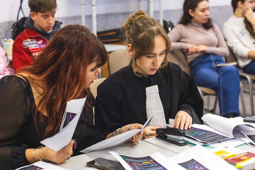 Imagine Educație prin activități practice – proces penal simulat realizat cu elevi de la Liceul Româno-Finlandez din București